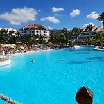 Ground Floor Apartment No 5 With Fantastic Heated Pool Close To The Sea, Gardensite