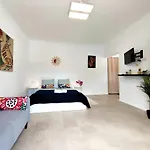 Fantastico 1 - Studio With Terrace