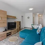 Cozy Apartment In El Duque By Altamarhomes