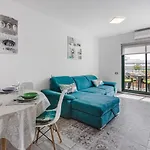 Cozy Apartment In El Duque By Altamarhomes