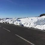 Perla De Roca En Poblado Marinero