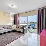 Red Large Family Apartment, Three Floors, 10 Guests