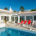 Relaxing Villa Heated Pool Luxurious Views Massage