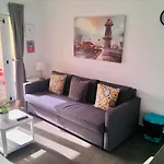 Lovely Apartment, Great Location!