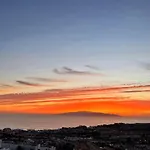 Luxury Penthouse, Best Sunset, Heated Pool, Fast Wifi