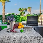 Bungalow -2 Minute From The Beach.