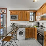 Bungalow -2 Minute From The Beach.