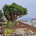 Tenerife Apartment 100M2 Casa De Don Quijote With A Terrace Of 100M2 With A View Of The Ocean And Teide Volcano And A Garden Of 600M2