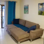 Seguro Spacious Apartment With Roomy Terrace