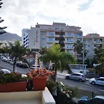 Excelent Location 5 Min To The Beach