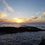 Valle, Montanas Y Mar Cristalino
