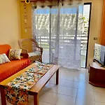 Apartment Near The Beach With Sea View