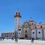 Apartamento Centrico En Candelaria, Con Piscina.