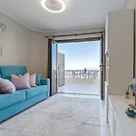 Cosy Seaview Apartment