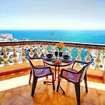 Front Line Ocean View 2Bed Wi-Fi Your Holiday Home
