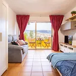 Salamander Vacational Home With Balcony And Fantastic Views