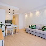 Stylish & Modern 2 Bedroom Apartment In Olympia Playa Las Americas