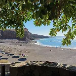 Sunny Duplex With Sea View Of The Scenic Gorge