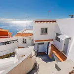 Spacious Studio Next To The Sea With Stunning Views