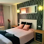 Centrally Located Apartment Close To The Ocean.