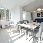 Stunning Apartment With Ocean View