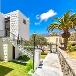 Apartment Near Playa De Las Americas With Wifi And Pool, Tenerife Sur