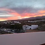 Casa Abona, Precioso Atico Con Wifi Gratis Y Vistas Increibles Al Mar Y La Montana