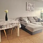 Spacious Independent Chalet Next The Airport - Sea