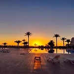 Maravilla Suite 140 M2 - 3 Bedrooms, Heated Pool