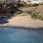 Spacious 1 Bedroom Apartment With Pool & Ocean View, Marina Palace