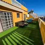 Grosse Terrasse Mit Esstisch, Markise. Einfach