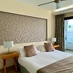 Pearly Grey Ocean Club Apartments & Suites