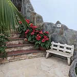 La Cueva De Villa Gardel