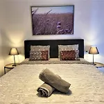 2 Bedrooms Sea View Apartament 100 Meters From Ocean