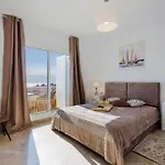 Modern Cozy And Peaceful Holiday Oasis
