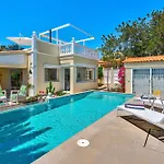 Villa Bouganvilla Am Meer Mit Pool