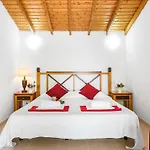 102 Bright Accomodation With Pool View