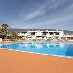 Home2Book Cozy Apt With Communal Pool, El Poris