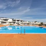 Home2Book Cozy Apt With Communal Pool, El Poris