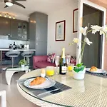 Spacious Apartment With Sea Views