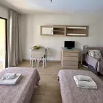 Studio In Castle Harbour With Pool View C009