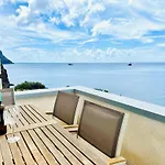 Pambnb - Modern Beachfront Apartment Hideaway