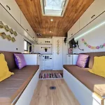 Camper Estatico Solo Para Alojar En El Frente Del Mar