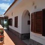 Los Cisnes Encantadora Casa Con Jardin Y Estudio Vista Al Mar