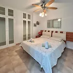 Very Spacious 2 Bed Apt In Castle Harbour C203