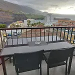 Apartment Mit Schoener Aussicht Und Balkon