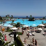 Beautiful 3 Bedroom Wifi Sea View