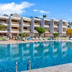 Neptuno Oceanfront Apartment