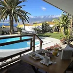 Holiday Flat, Radazul