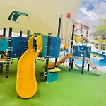 Wonderland With The Best Swimming Pool In Park S III